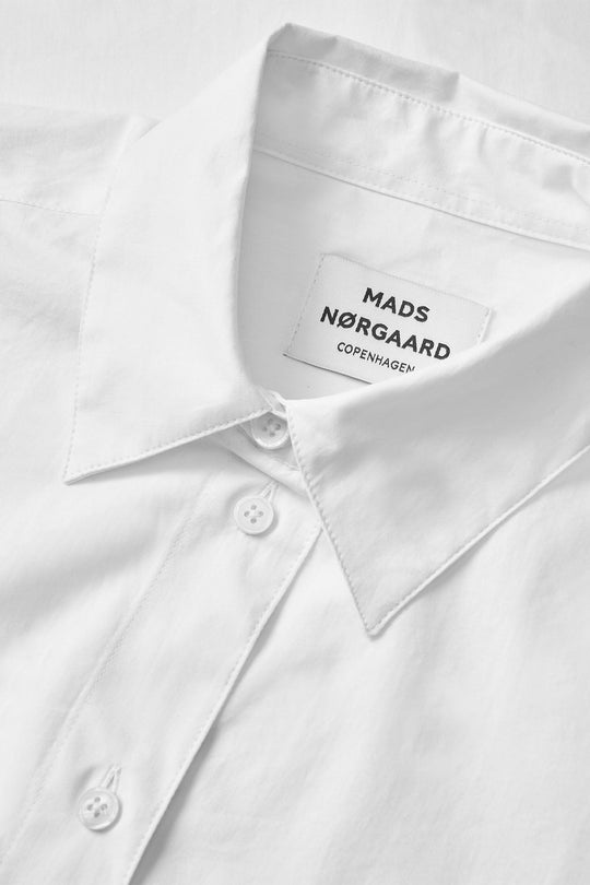 Mads Nørgaard Prime Poplin Crelly Shirt i Snow White set bagfra