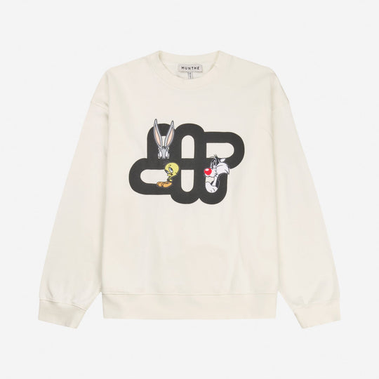 Munthe Linki sweatshirt i ivory – blød oversize sweatshirt med Tweety- og Sylvester-broderi, MUNTHE-emblemprint og "LOONEY TUNES X MUNTHE"-detalje.
