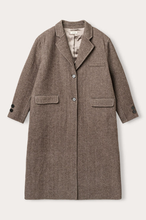 O'TAY Nabila Coat i Grey/Brown – lang uldfrakke med sildebensmønster, sidelommer og slids bagpå.
