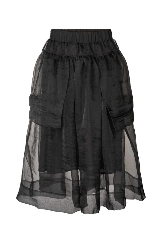 Skil dig ud med Rabens Saloner Falka Organza nederdel i sort. Voluminøst, transparent design med elastisk talje. Perfekt til både fest og hverdag.