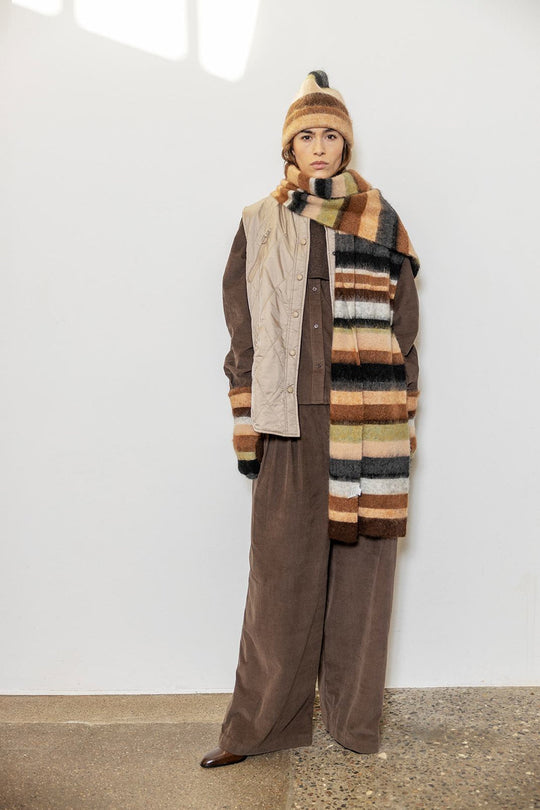 Project AJ117 Scarf 900 Multi – oversized tørklæde i blød mohair- og uldblanding med børstet tekstur og dristige striber.
