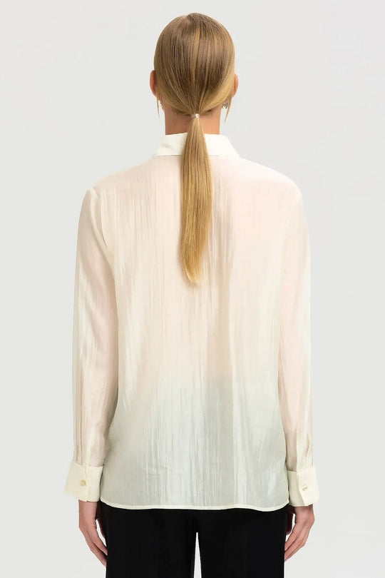 Selected Femme Iris LS Relaxed skjorte i angora – skjorte med afslappet pasform, klassisk krave, knaplukning og knapmanchetter i let kvalitet.
