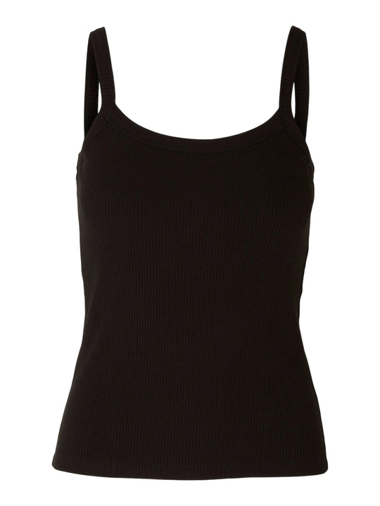 Selected Femme Celica Anna Strap Tank Top i økologisk bomuld med brede stropper og klassisk pasform.
