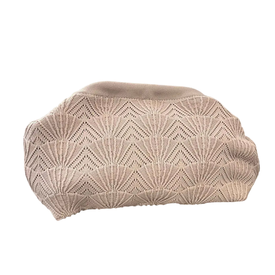 Pico Shelly clutch i oyster pink med muslingeblondet struktur og elegant design.