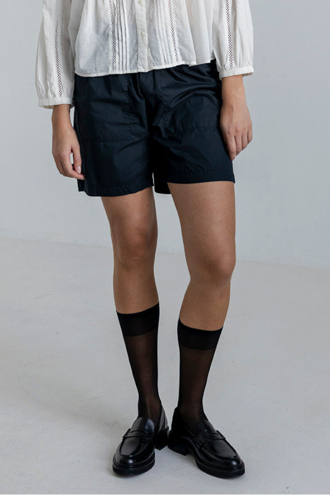 Project AJ117 lounge shorts i sort med bindebånd og afslappet fit i bomuld hos CASSANDRA.dk