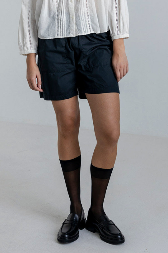 Project AJ117 lounge shorts i sort med bindebånd og afslappet fit i bomuld hos CASSANDRA.dk