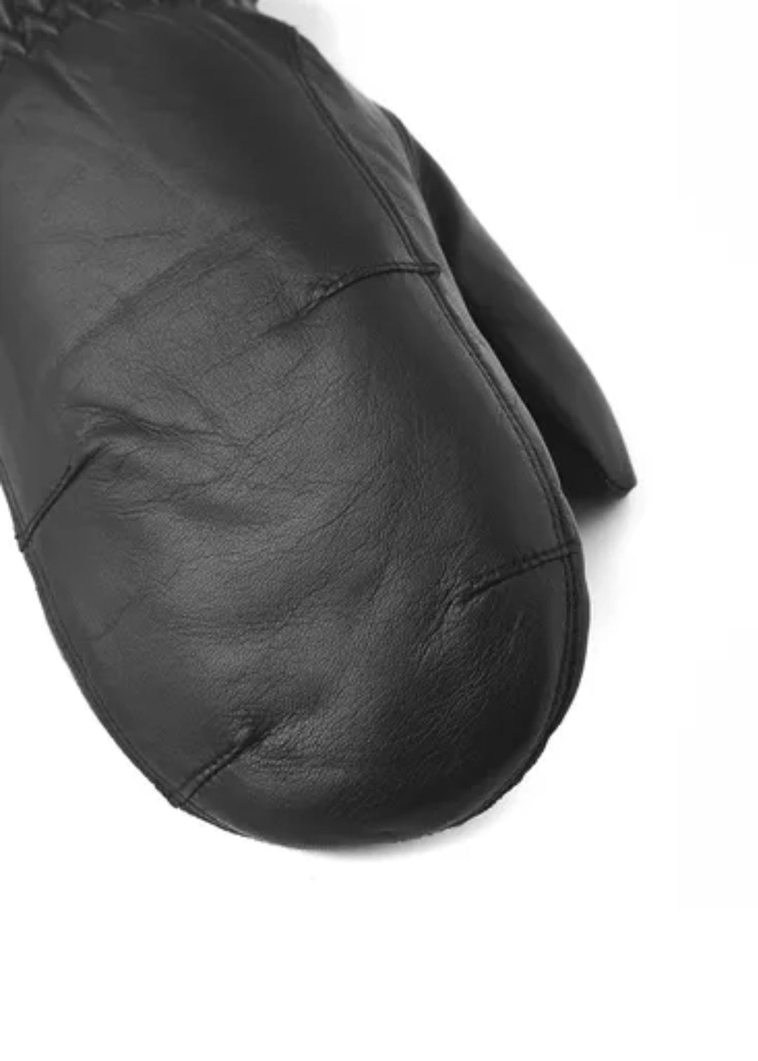 Hestra Viska Viken luffer i sort læder – klassiske lædervanter med elastik ved håndleddet og blødt, varmt for.
