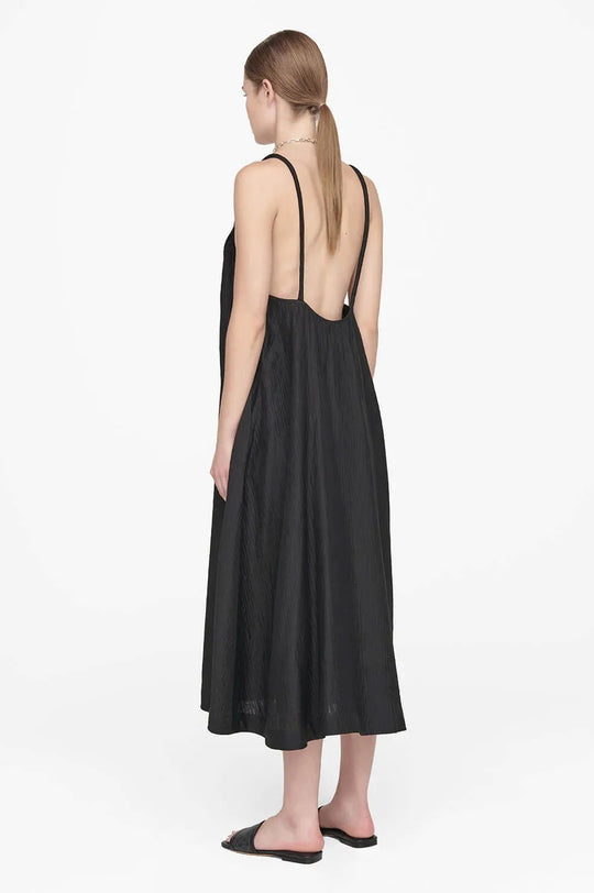 Kjole | Anne Dress med en V-udskæring, sort